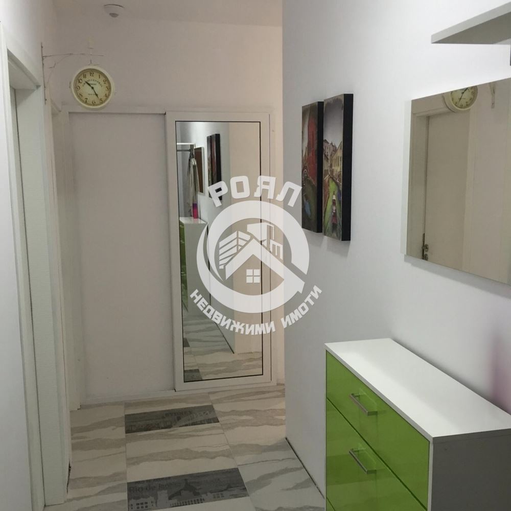 Роял имоти продава тристаен, обзаведен апартамент, Тракия, Пловдив - 0