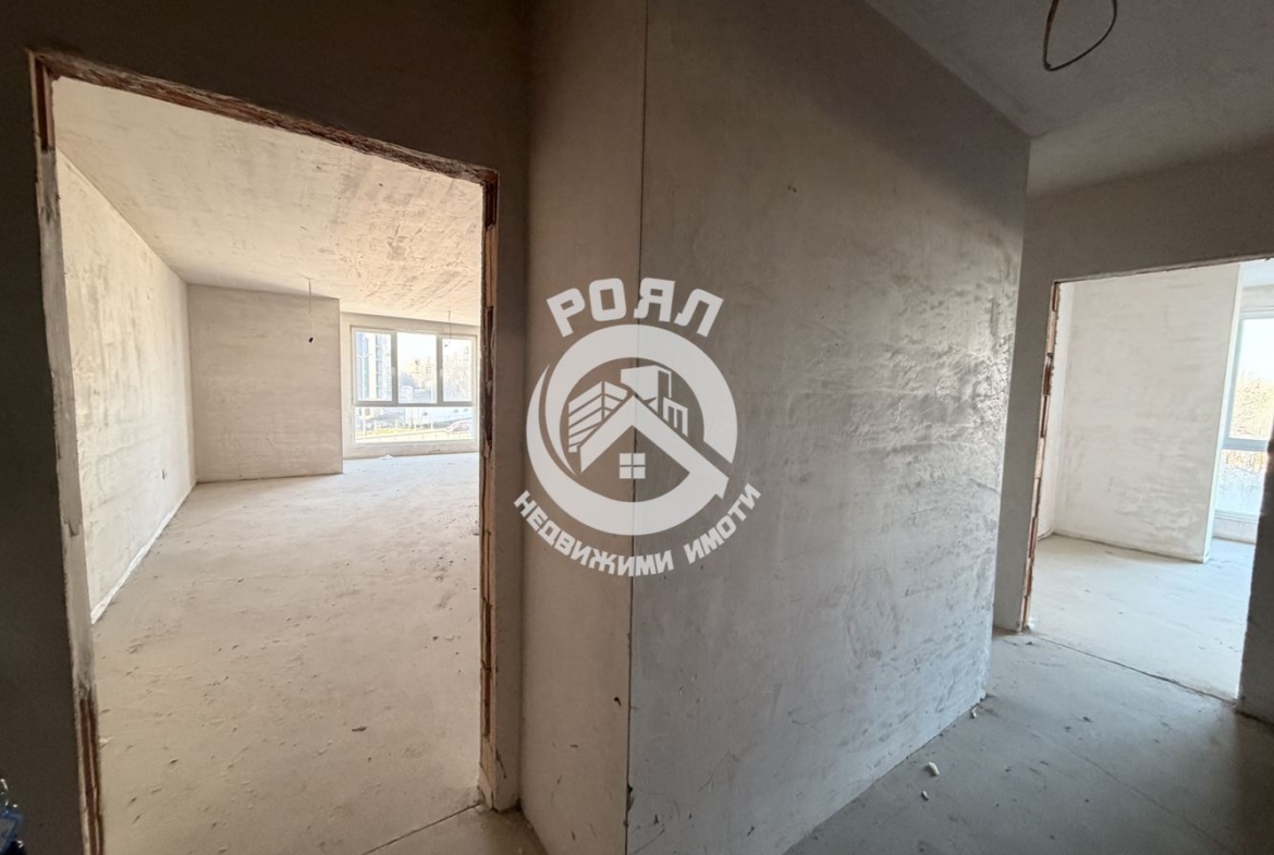 Роял имоти продава Ексклузивно тристаен апартамент, с акт 16, кв.Гагарин, Пловдив - 0