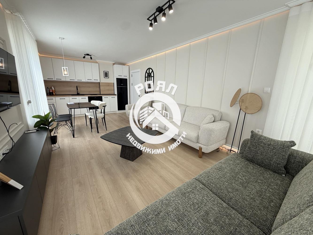 Роял Имоти предлага за продажба нов, луксозно обзаведен двустаен апартамент с гараж - 0