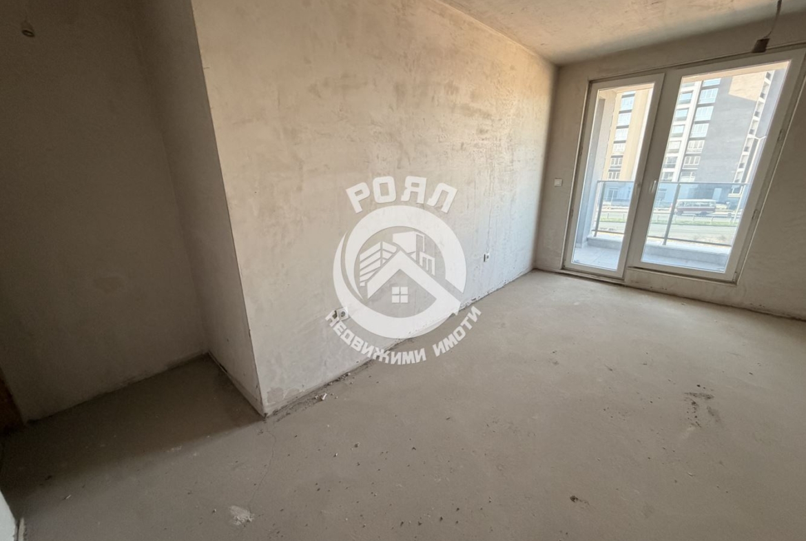 Роял имоти продава Ексклузивно тристаен апартамент, с акт 16, кв.Гагарин, Пловдив - 0