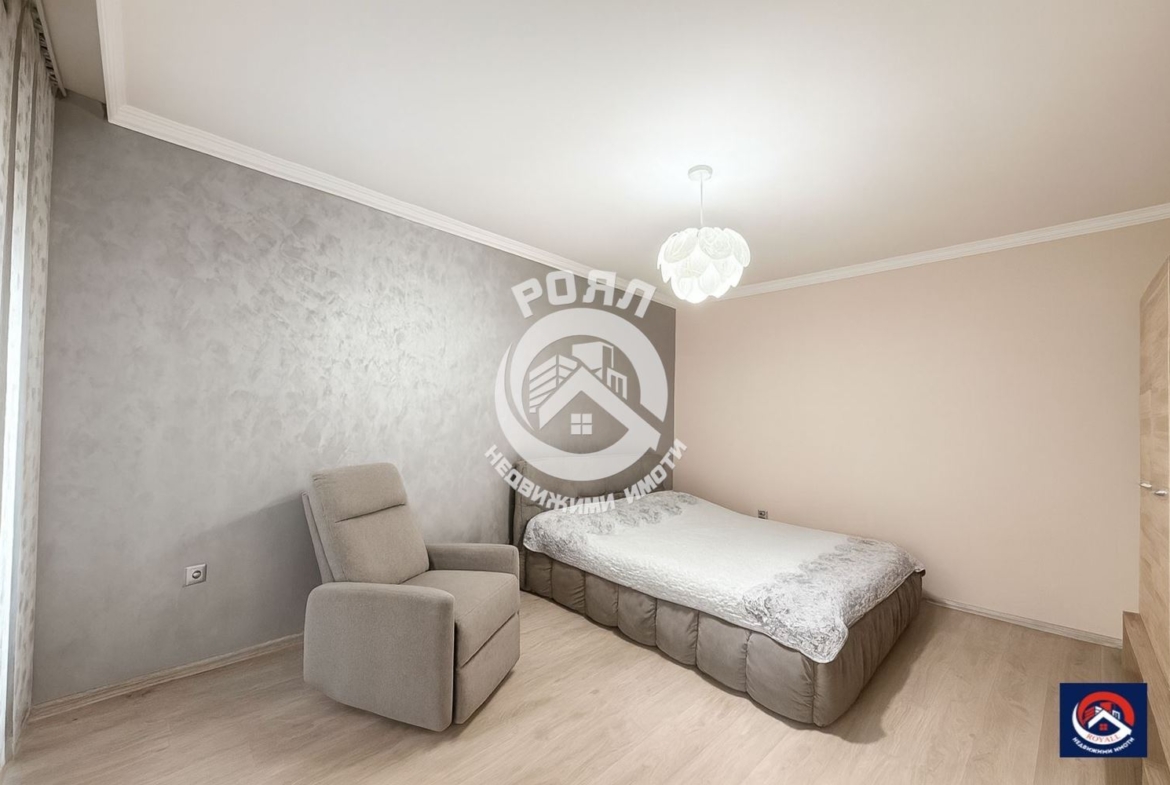 Роял имоти продава Ексклузивно тристаен апартамент, Въстанически, Пловдив - 0