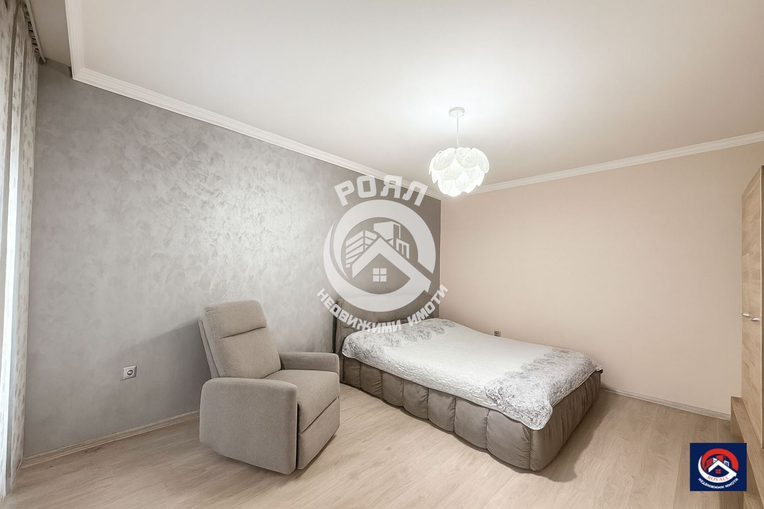 Роял имоти продава Ексклузивно тристаен апартамент, Въстанически, Пловдив - 0