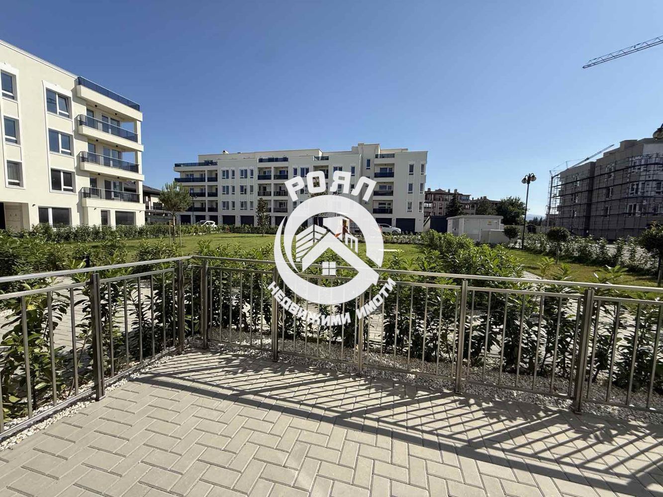 Роял Имоти предлага за продажба нов, луксозно обзаведен двустаен апартамент с гараж - 0