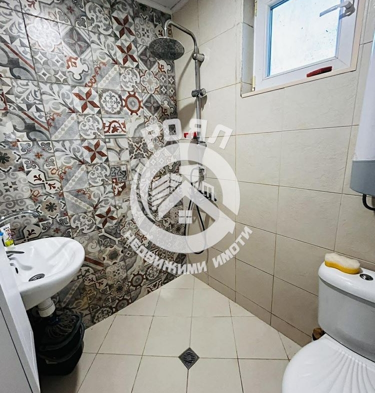 Роял Имоти продава едноетажна къща с двор в гр.Съединение - 0