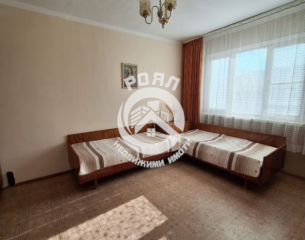 Роял имоти продава двустаен апартамент, три отделни стаи, Кючук Париж, Пловдив - 0