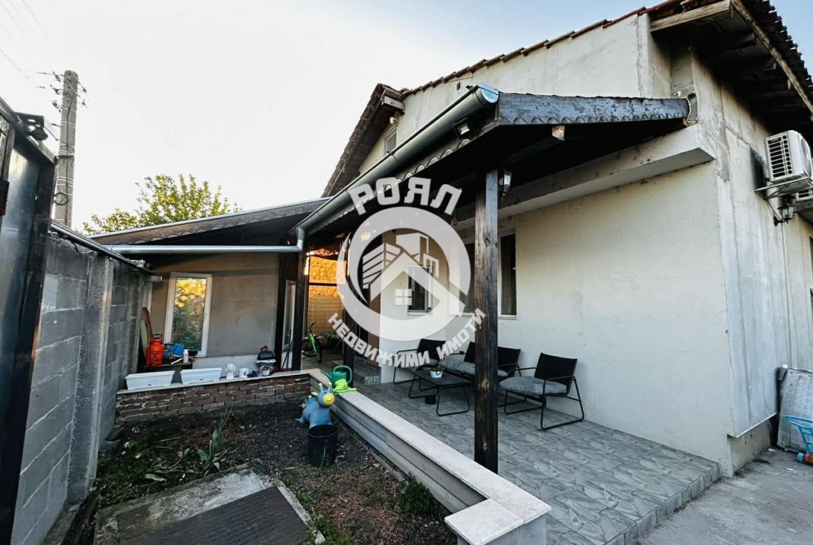 Роял Имоти продава едноетажна къща с двор в гр.Съединение - 0