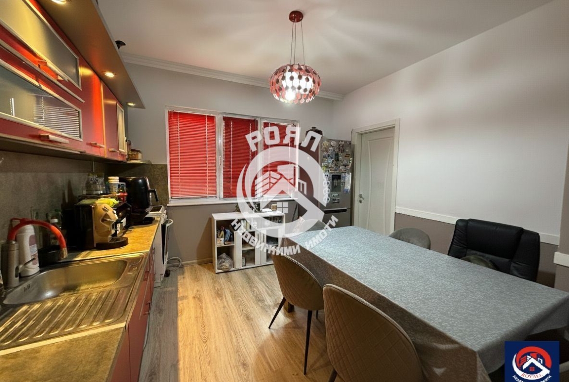 Роял имоти продава Ексклузивно тристаен апартамент, Въстанически, Пловдив - 0