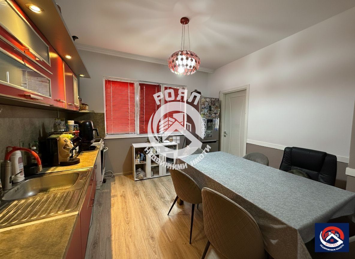 Роял имоти продава Ексклузивно тристаен апартамент, Въстанически, Пловдив - 0