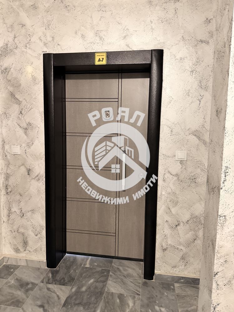 Роял имоти продава Ексклузивно тристаен апартамент, с акт 16, кв.Гагарин, Пловдив - 0