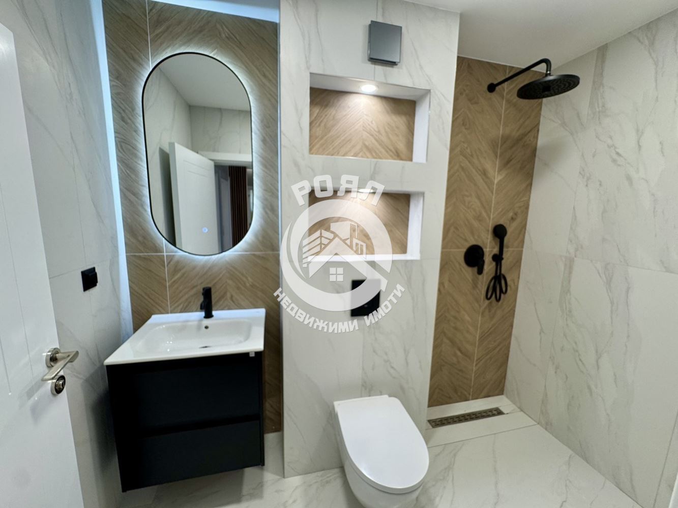 Роял имоти продава обзаведен, двустаен апартамент,в сграда Алвера с АКТ 16 ,Смирненски ,Пловдив - 0