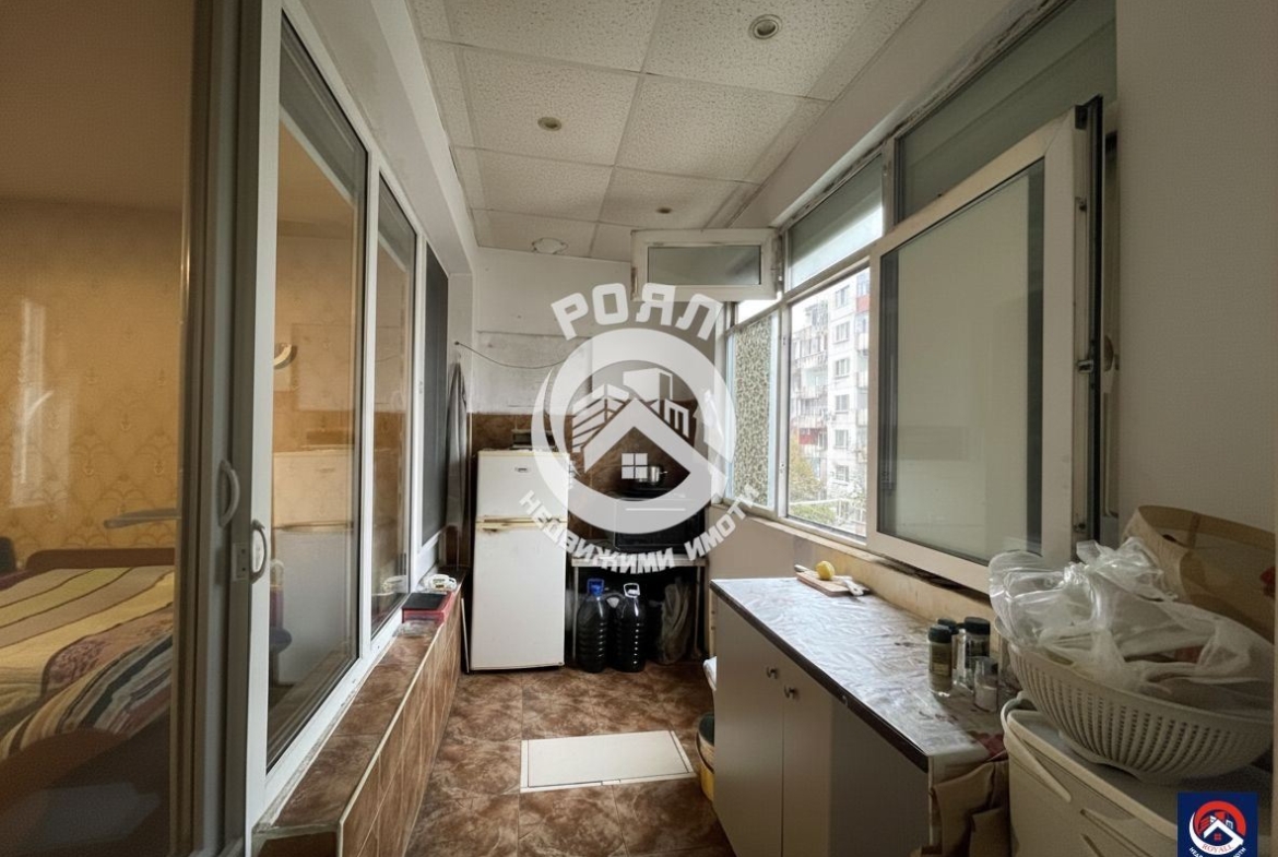 Роял имоти продава двустаен апартамент, Въстанически, Пловдив - 0