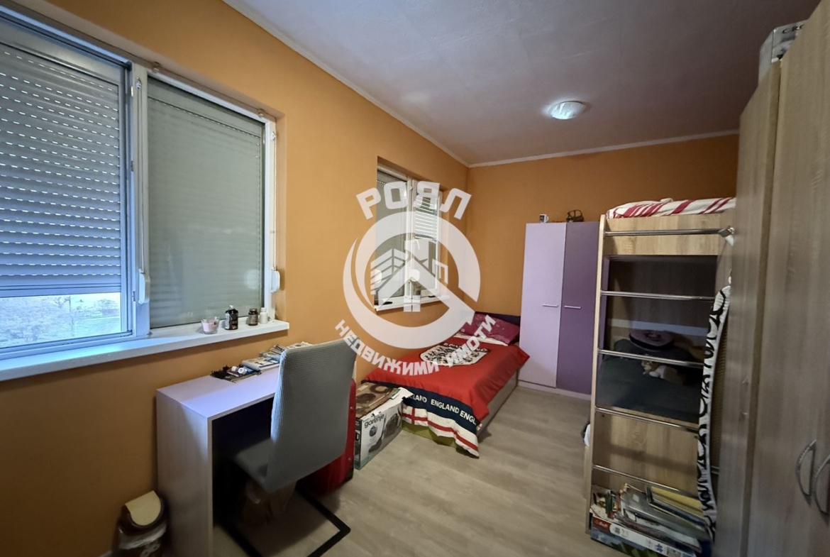 Роял имоти продава Ексклузивно тристаен апартамент, Въстанически, Пловдив - 0