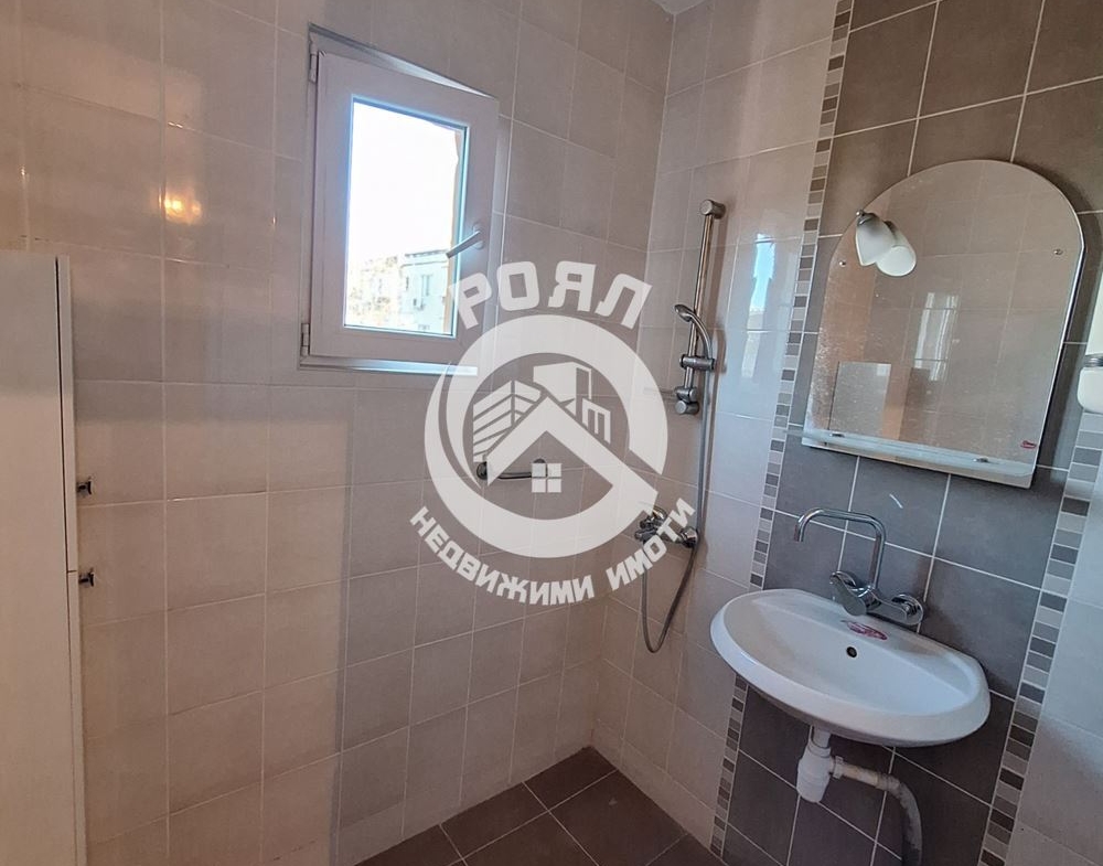 Роял имоти продава двустаен апартамент, три отделни стаи, Кючук Париж, Пловдив - 0