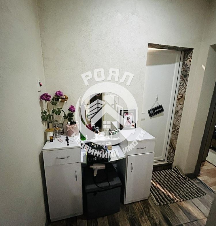 Роял Имоти продава едноетажна къща с двор в гр.Съединение - 0