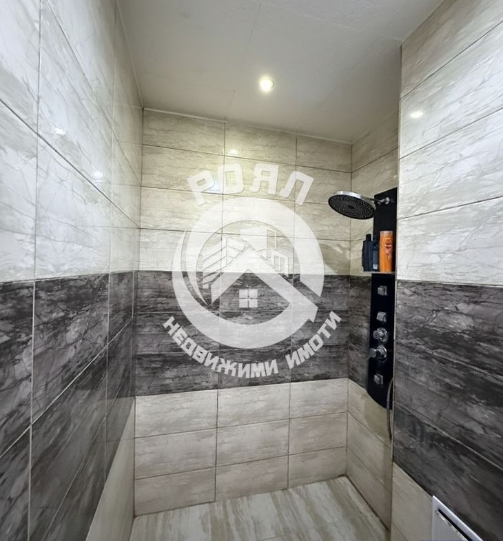 Роял имоти продава Ексклузивно тристаен апартамент, Въстанически, Пловдив - 0