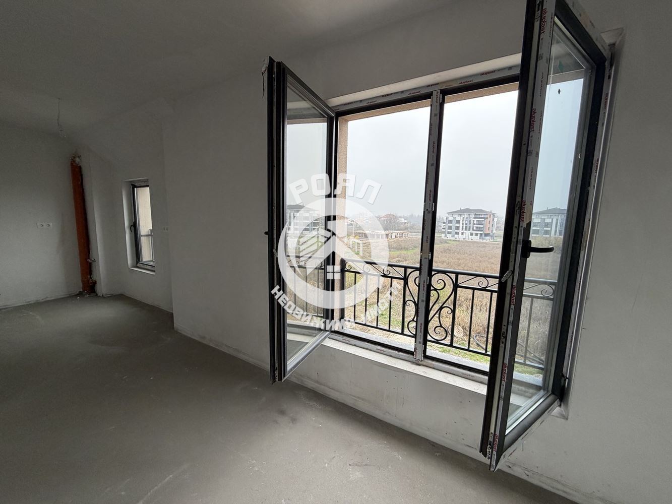 Роял Имоти продава двустаен апартамент с АКТ 16 в гр.Пловдив,кв Остромила - 0