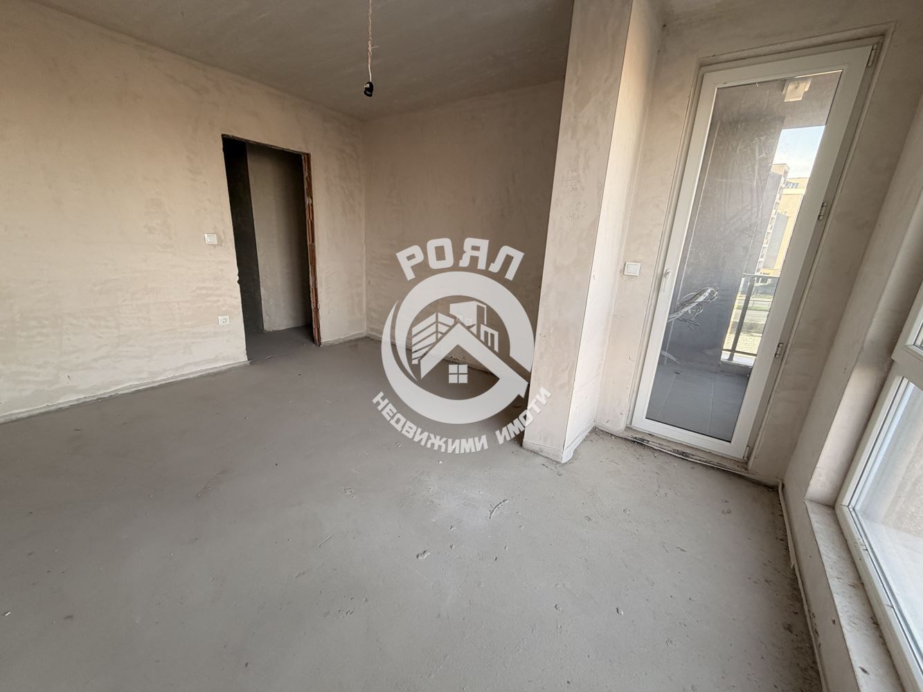 Роял имоти продава Ексклузивно тристаен апартамент, с акт 16, кв.Гагарин, Пловдив - 0