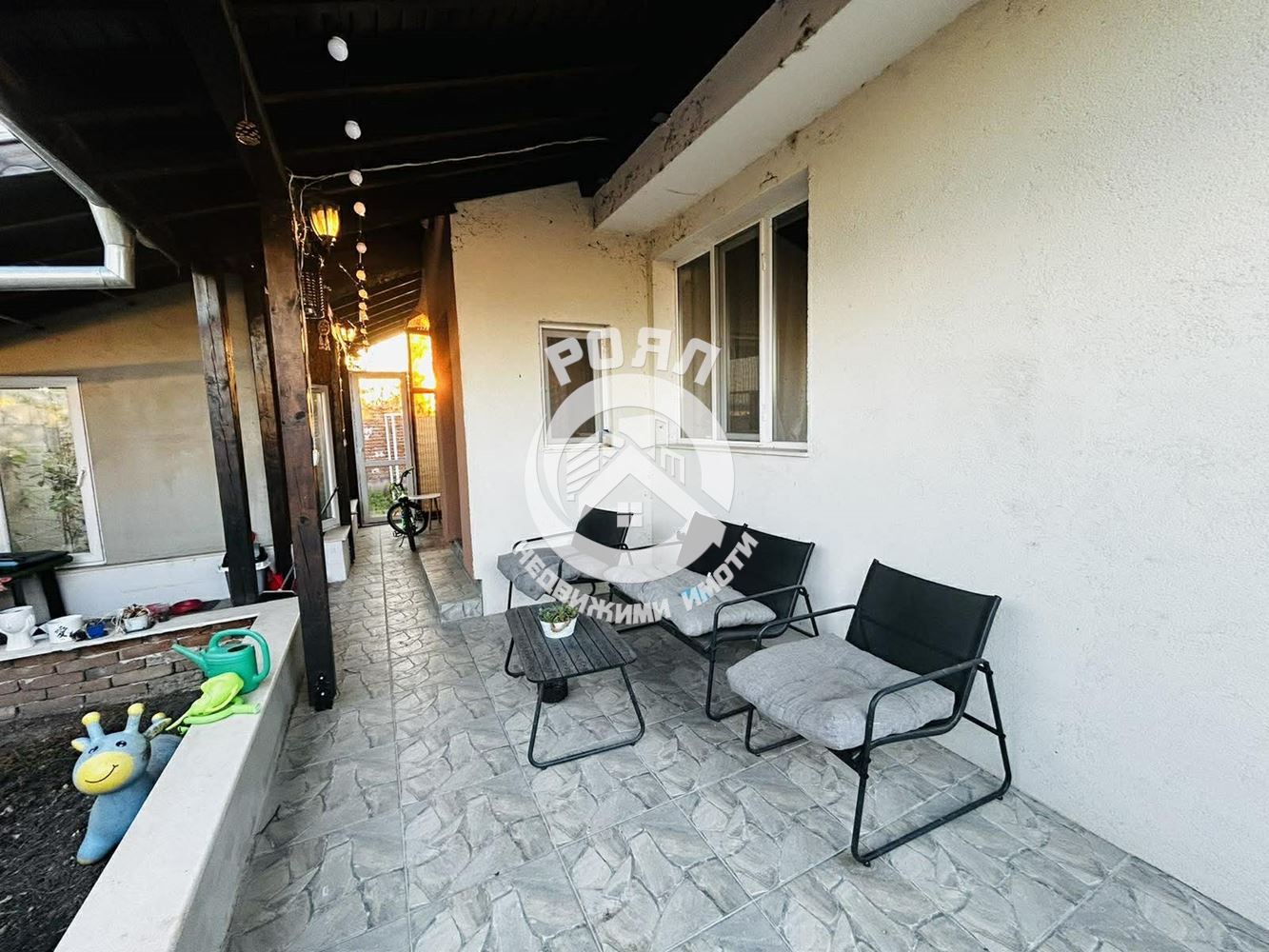 Роял Имоти продава едноетажна къща с двор в гр.Съединение - 0