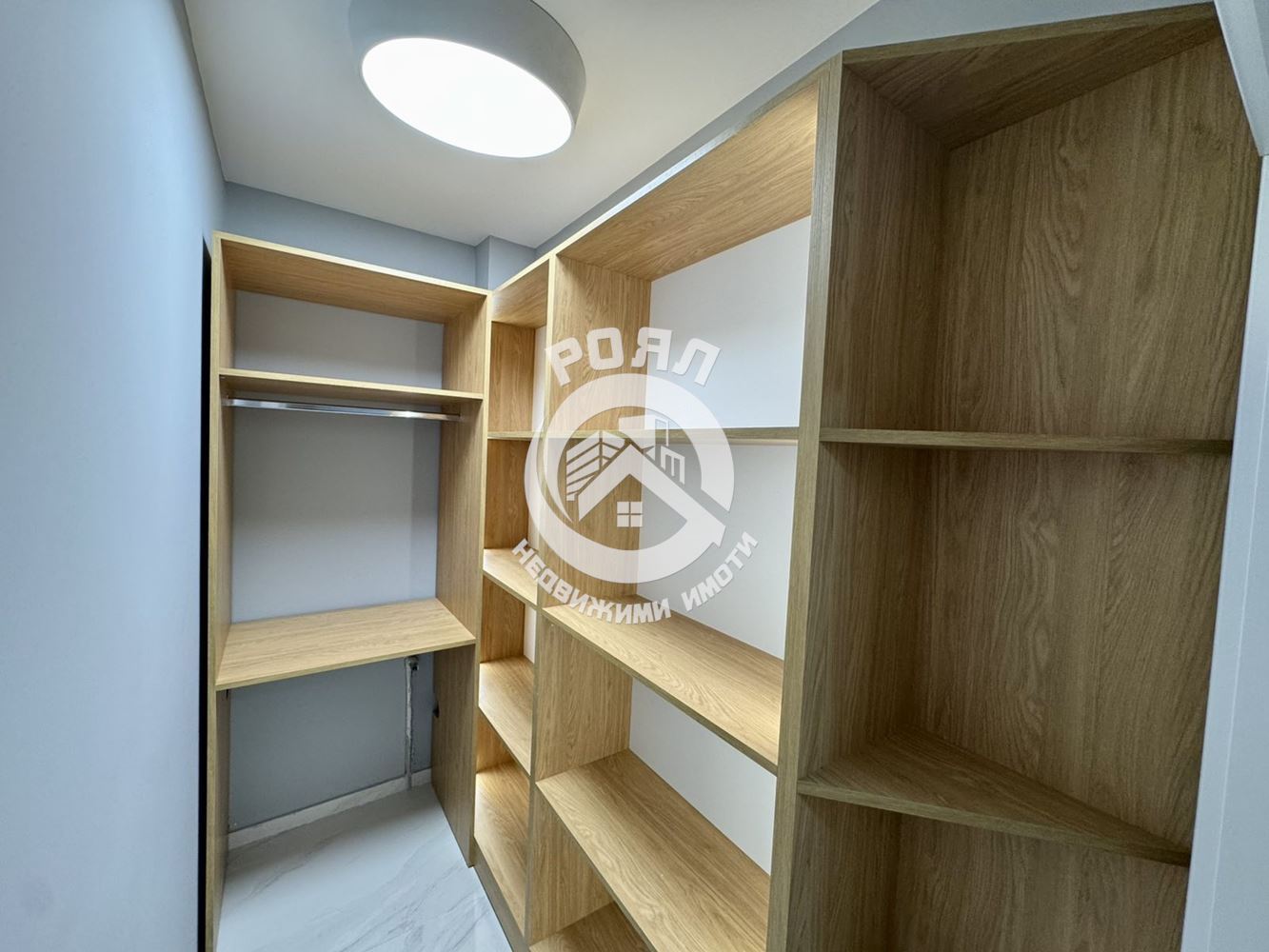 Роял имоти продава обзаведен, двустаен апартамент,в сграда Алвера с АКТ 16 ,Смирненски ,Пловдив - 0