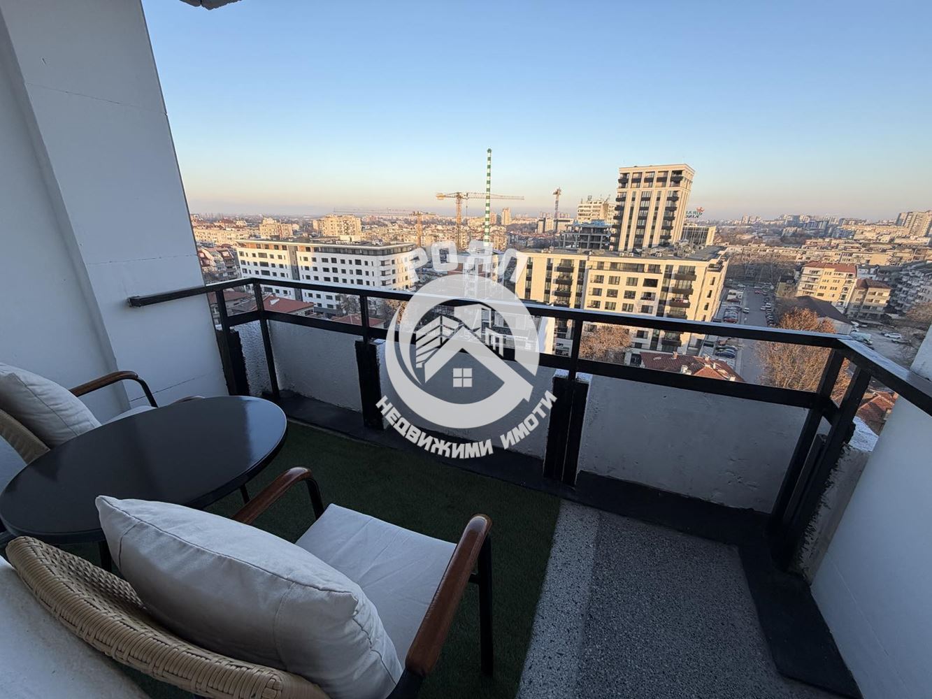 Роял Имоти отдава под наем двустаен апартамент в Центъра на гр.Пловдив - 0