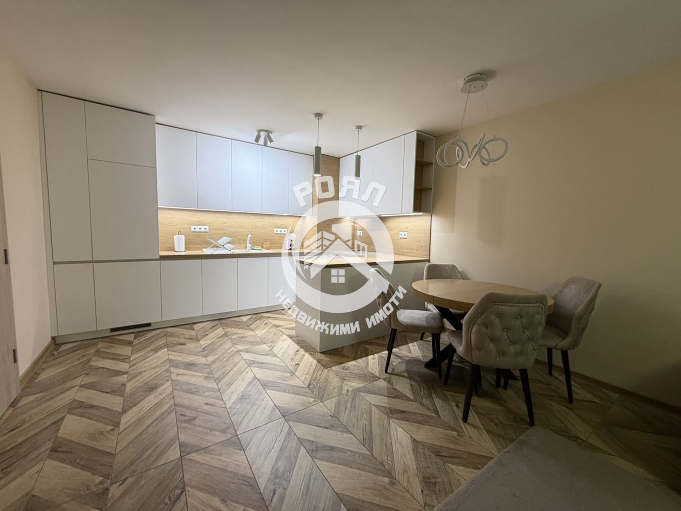 Роял имоти отдава под наем двустаен апартамент с подземно паркомясто, Христо Смирненски, Пловдив - 0