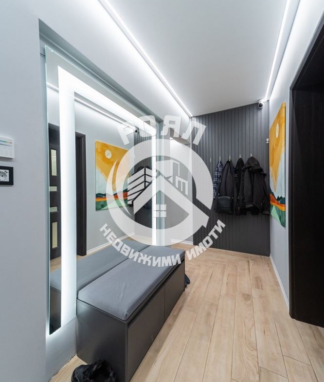 Роял имоти продава тристаен апартамент в центъра на гр. Първомай - 0