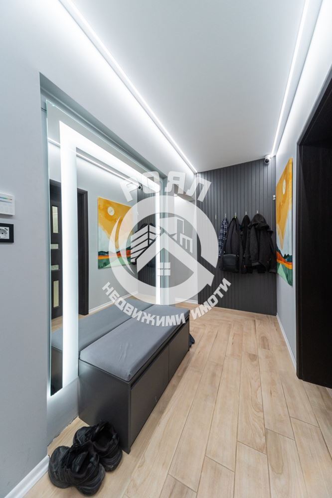 Роял имоти продава тристаен апартамент в центъра на гр. Първомай - 0