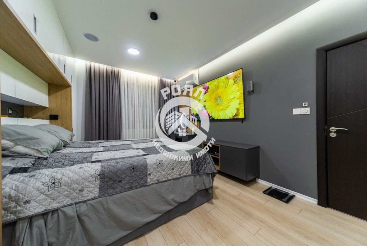 Роял имоти продава тристаен апартамент в центъра на гр. Първомай - 0