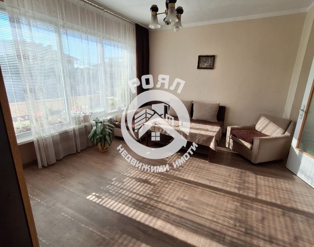 Роял имоти продава двустаен апартамент, три отделни стаи, Кючук Париж, Пловдив - 0