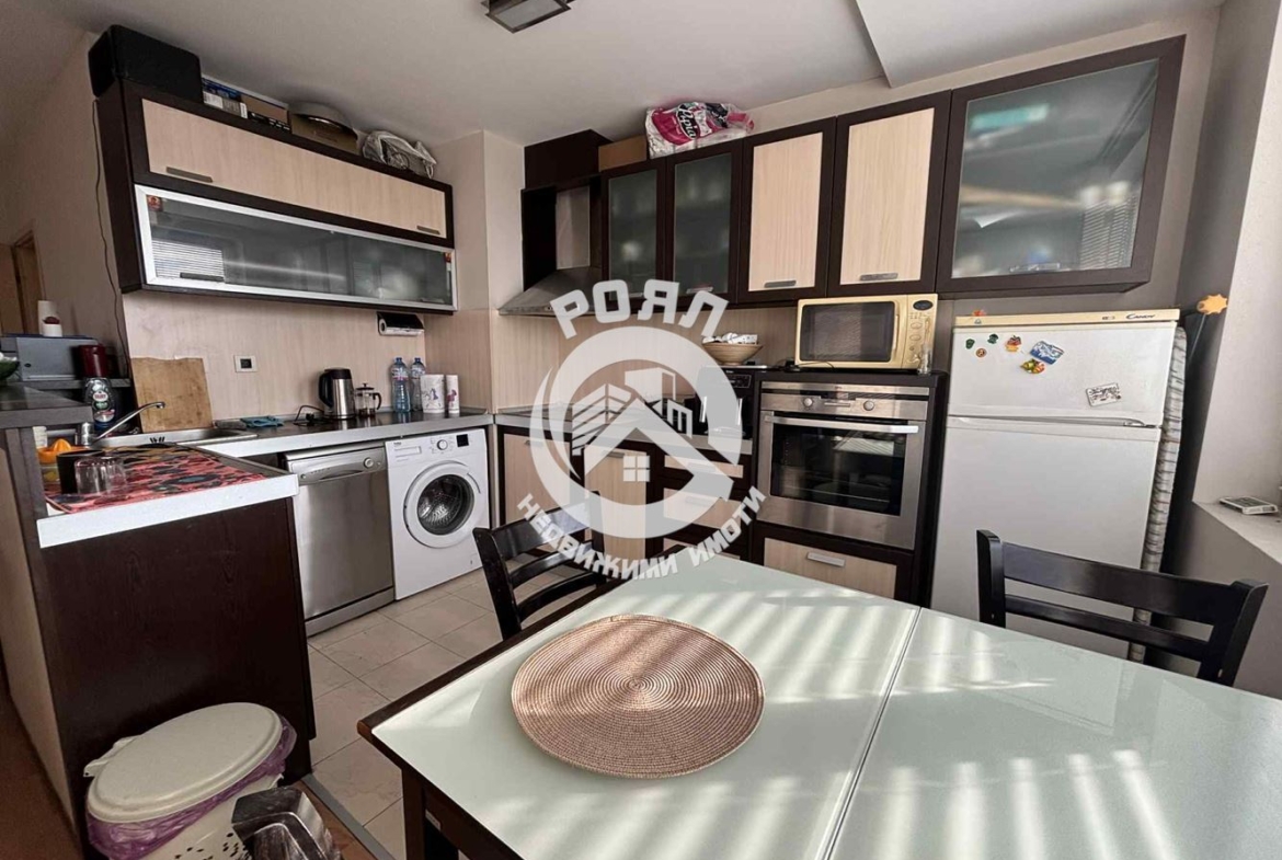 Роял Имота предлага ЕКСКЛУЗИВНО за продажба просторен двустаен апартамент в Кючук Париж, Пловдив - 0