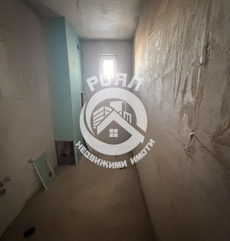 Роял имоти продава Ексклузивно тристаен апартамент, с акт 16, кв.Гагарин, Пловдив - 0