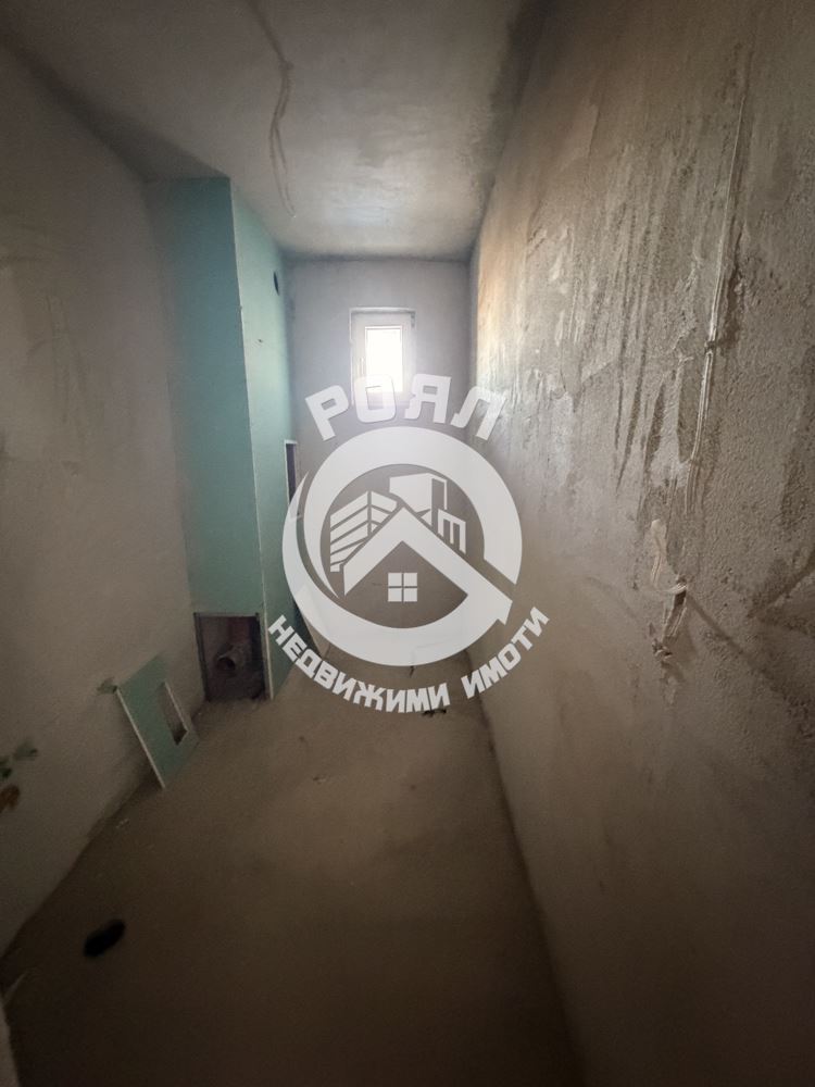 Роял имоти продава Ексклузивно тристаен апартамент, с акт 16, кв.Гагарин, Пловдив - 0