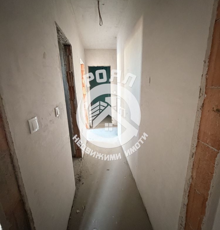 Роял имоти продава Ексклузивно тристаен апартамент, с акт 16, кв.Гагарин, Пловдив - 0