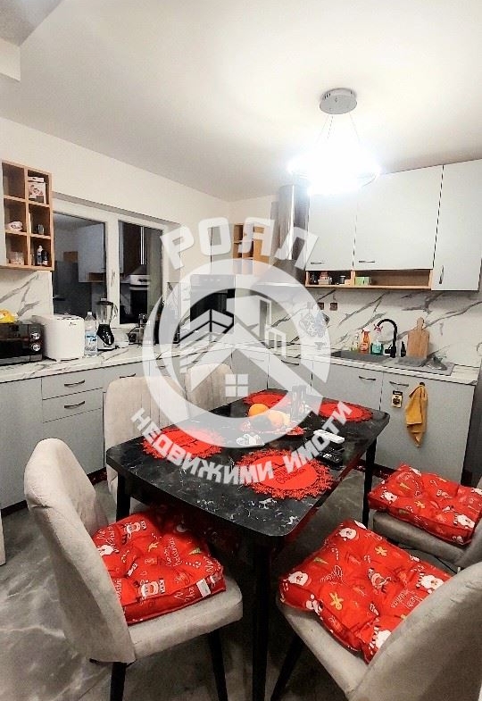 Роял Имоти продава самостоятелна къща в с.Цалапица - 0