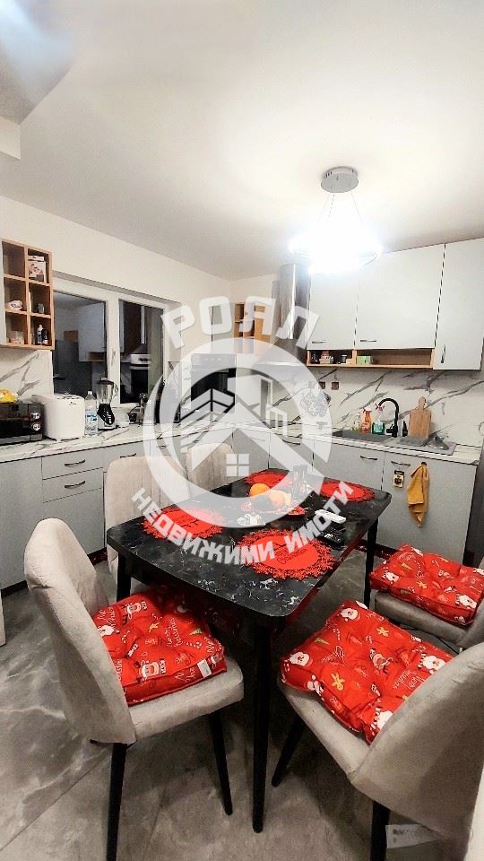 Роял Имоти продава самостоятелна къща в с.Цалапица - 0