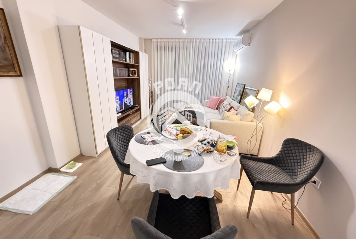 Роял имоти продава обзаведен двустаен апартамент Център, Пловдив - 0