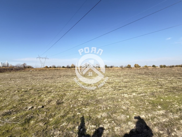 Роял имоти продава Ексклузивно Парцел - земеделски имот, на втора линия между кв.Прослав и Коматево - 0