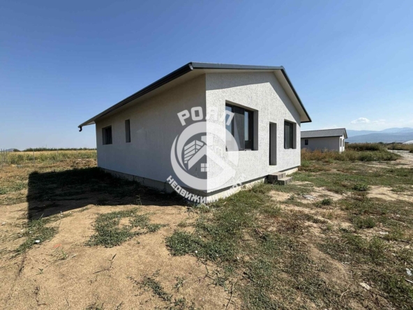 Роял Имоти предлага за продажба едноетажна къща в с. Оризари, област Пловдив - 0