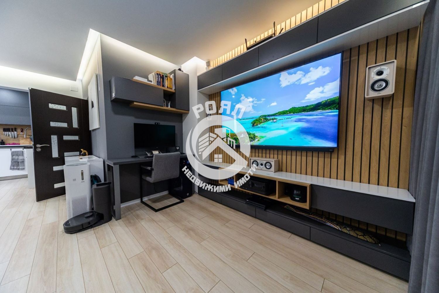 Роял имоти продава тристаен апартамент в центъра на гр. Първомай - 0