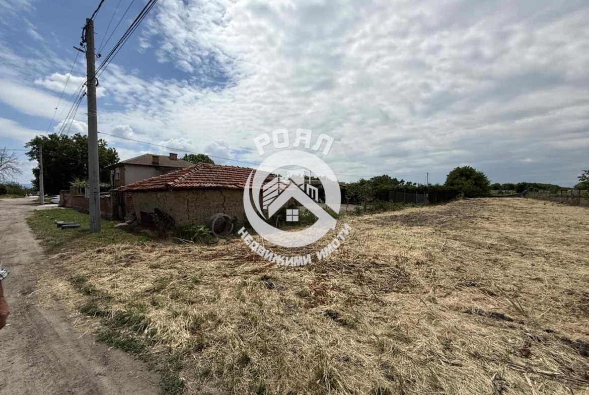 Роял Имоти продава УПИ в с.Скутаре - 0