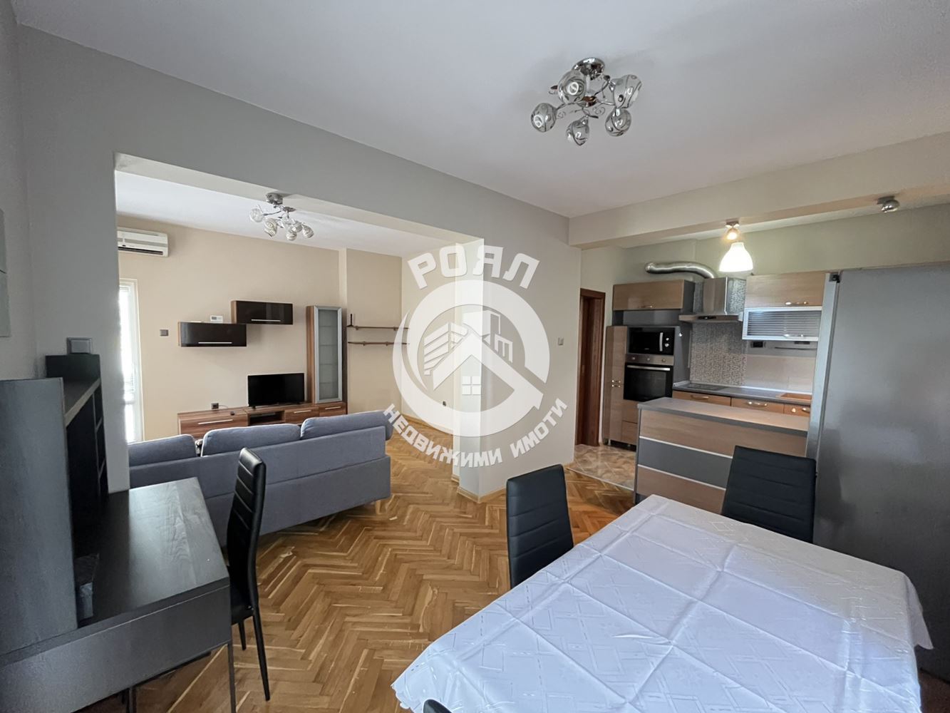 Роял имоти отдава под наем тристаен апартамент, Център, Пловдив - 0