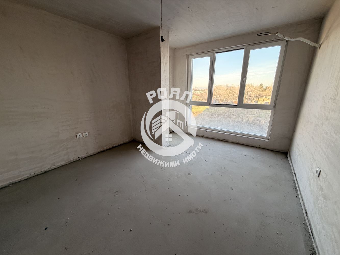 Роял имоти продава Ексклузивно тристаен апартамент, с акт 16, кв.Гагарин, Пловдив - 0