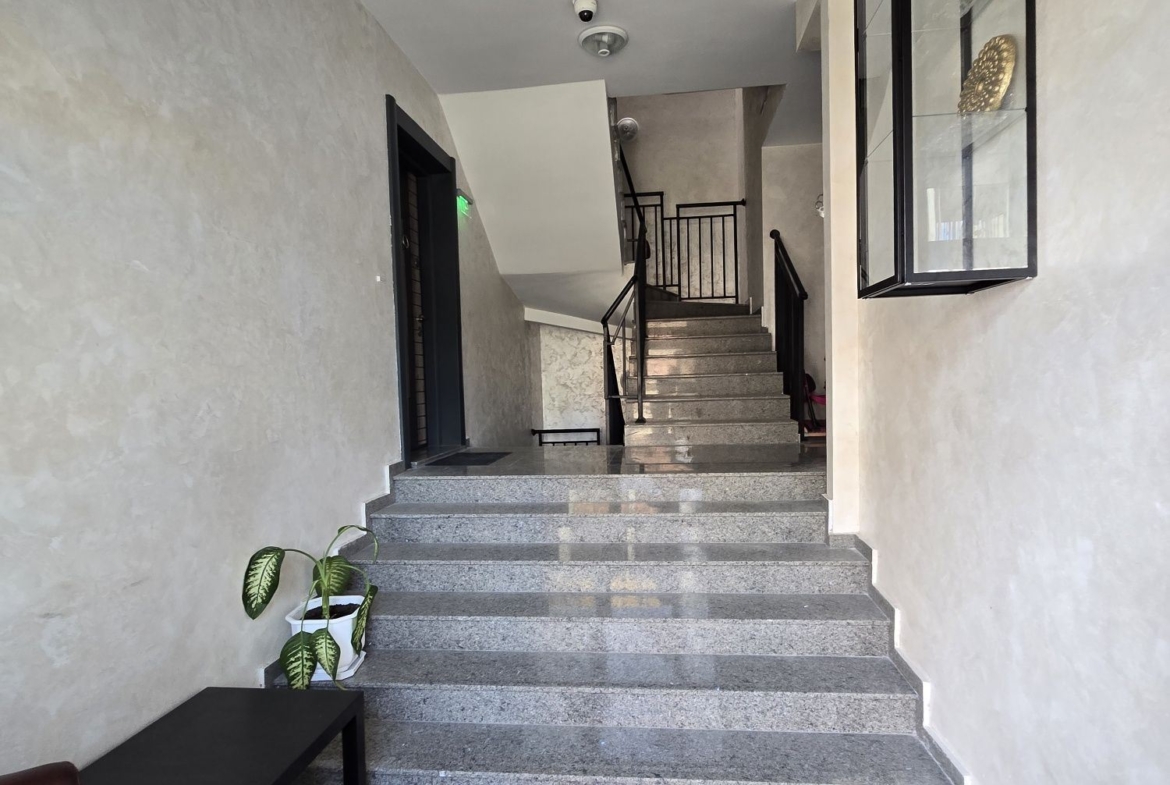 Роял Имоти отдава под наем тристаен апартамент в кв.Беломорски, Пловдив - 0