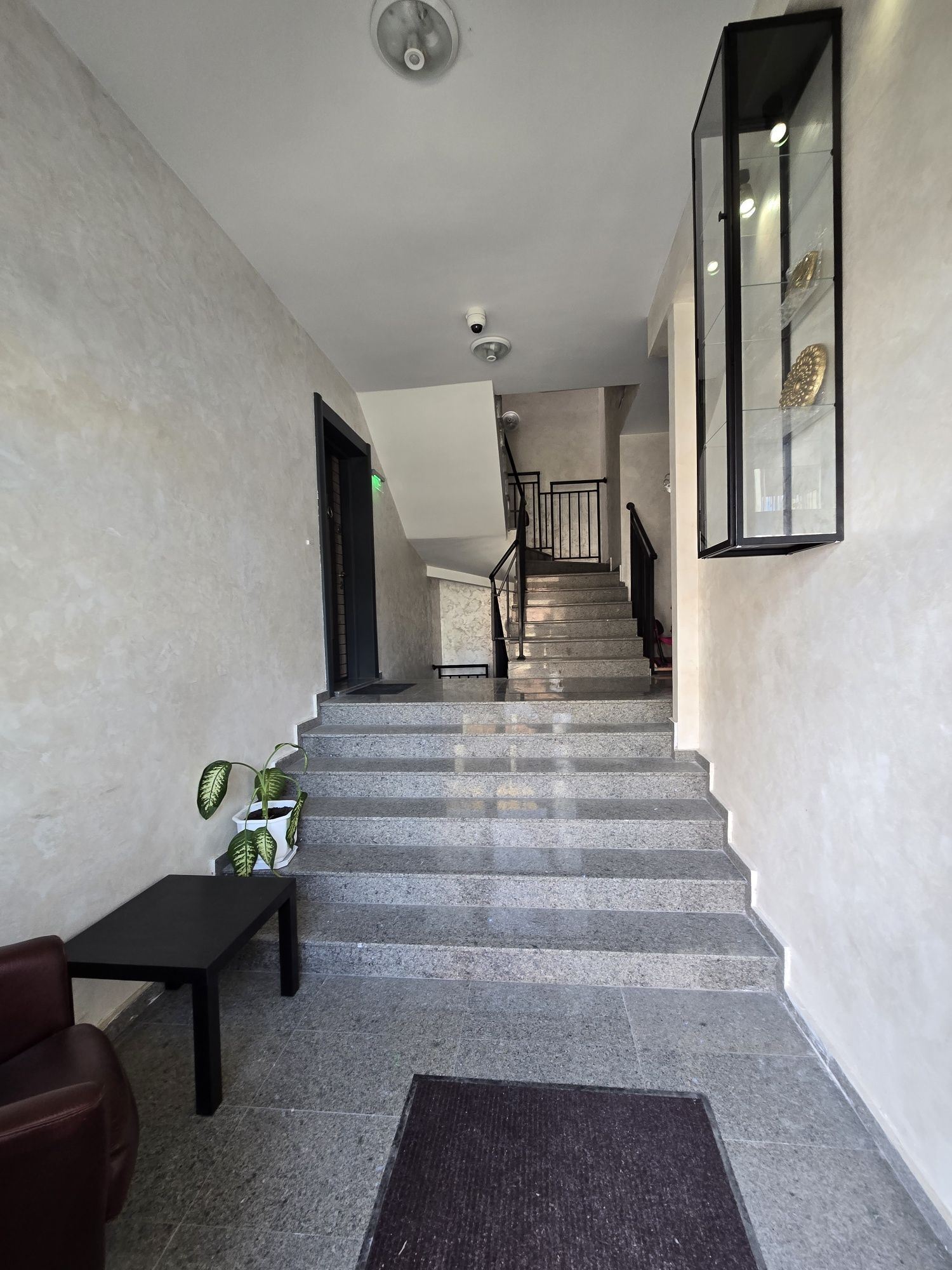 Роял Имоти отдава под наем тристаен апартамент в кв.Беломорски, Пловдив - 0