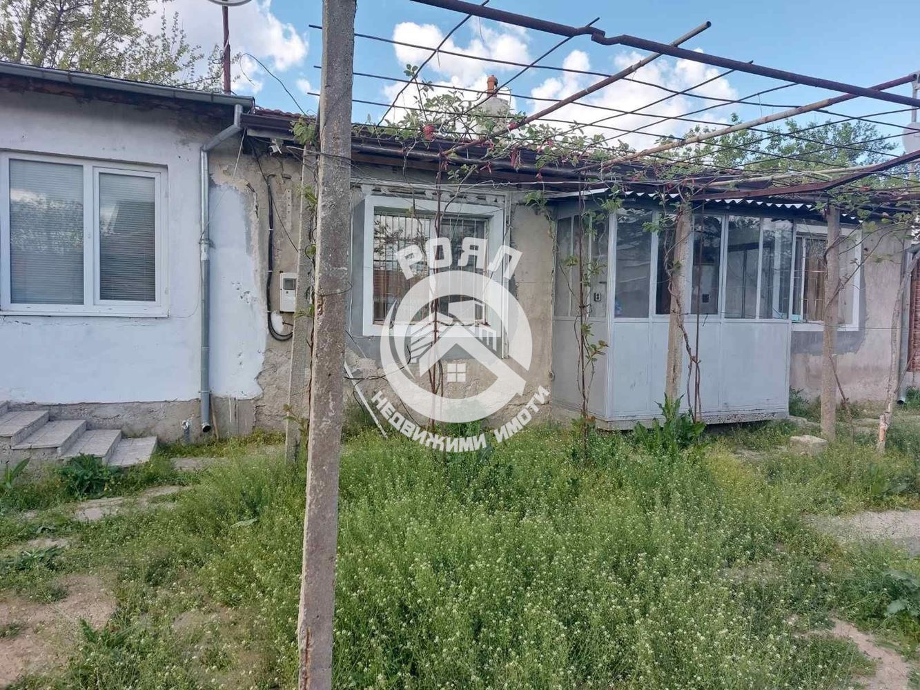 Роял Имоти продава едноетажна къща в с.Труд, обл. Пловдив - 0