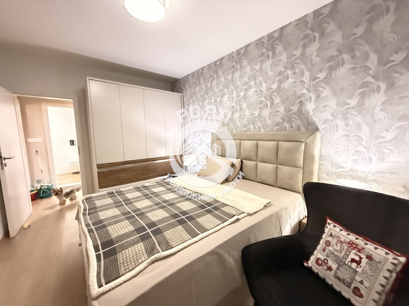 Роял имоти продава обзаведен двустаен апартамент Център, Пловдив - 0