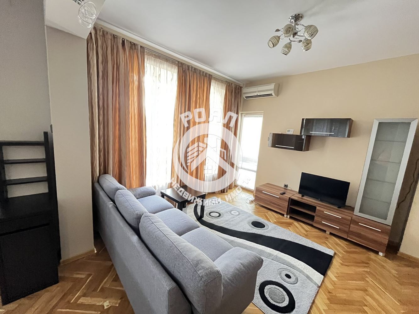 Роял имоти отдава под наем тристаен апартамент, Център, Пловдив - 0