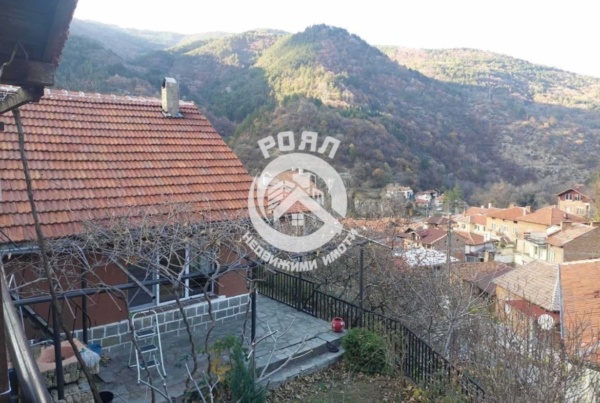 Роял имоти продава къща в с. Бачково - 0