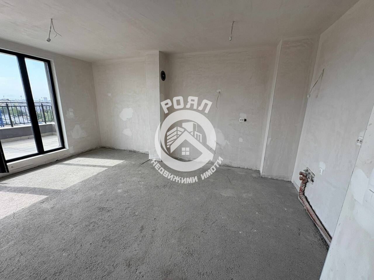 Роял имоти продава тристаен апартамент, Тракия, Пловдив - 0