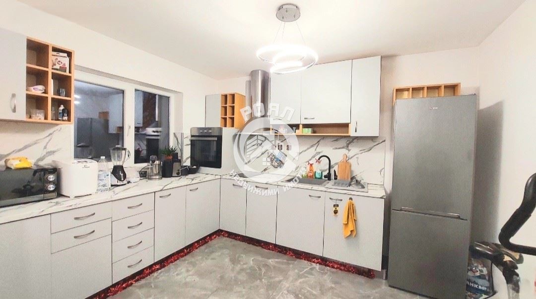 Роял Имоти продава самостоятелна къща в с.Цалапица - 0